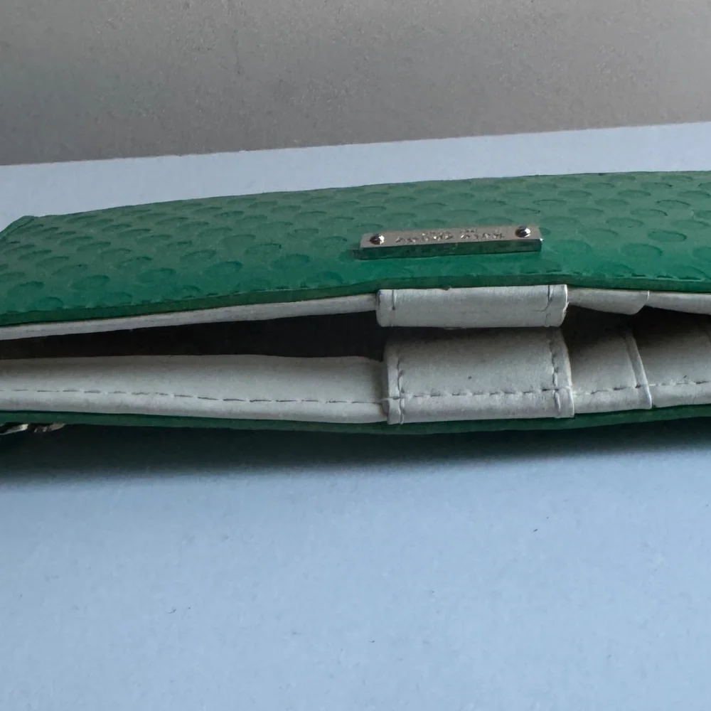 Kate Spade Green Wallet - Picture 6 of 8